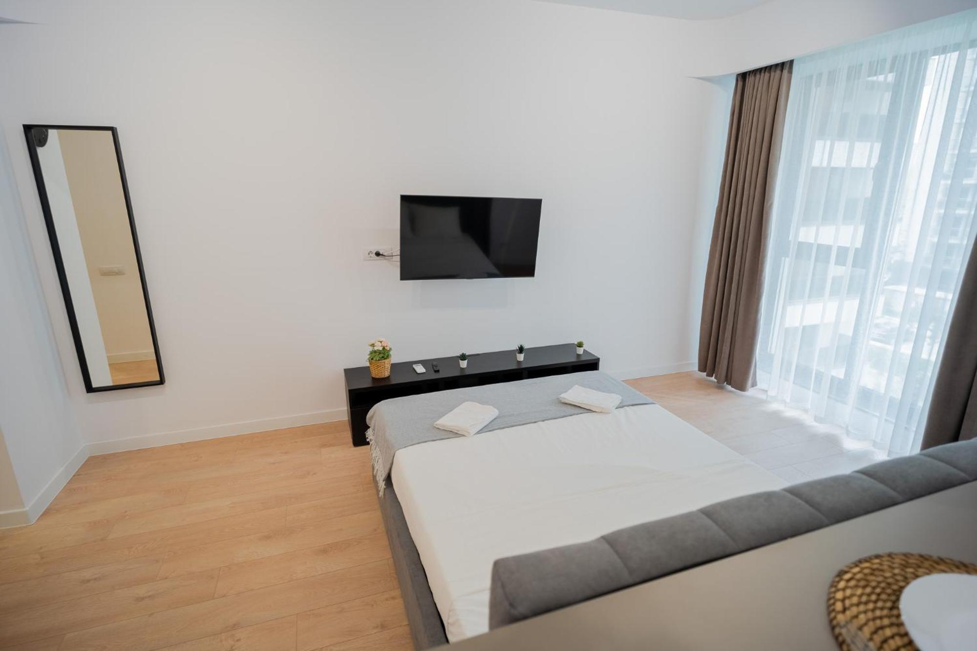 Amazing View Apartments - Iuliu Maniu & Politehnica Park Букурещ Екстериор снимка